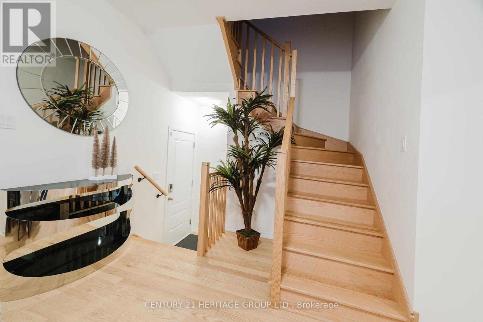 56 Rumi Court, Vaughan, Ontario  L6A 4B3 - Photo 4 - N12779570