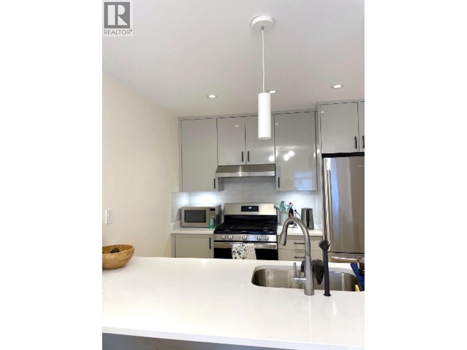 282 East 18th Avenue, Vancouver, British Columbia  V5V 1E6 - Photo 2 - R3089956