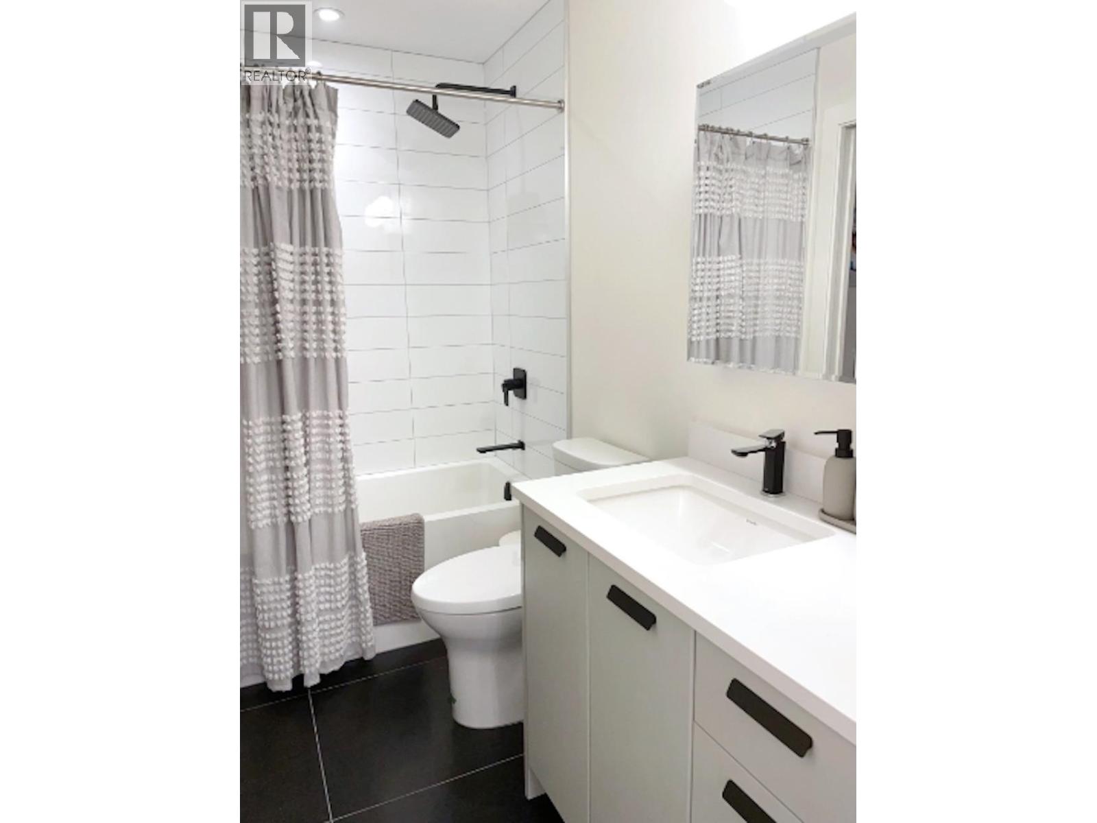 282 East 18th Avenue, Vancouver, British Columbia  V5V 1E6 - Photo 3 - R3089956