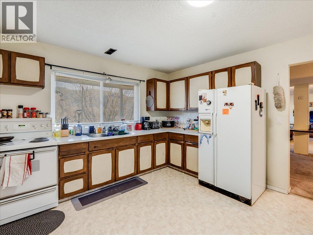 3613 9th Avenue, Castlegar, British Columbia  V1N 2Z6 - Photo 27 - 10375920