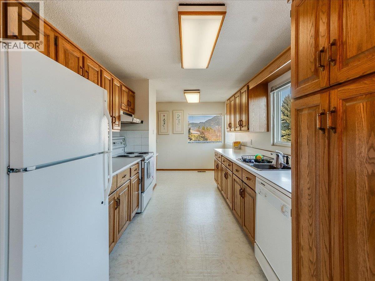 3613 9th Avenue, Castlegar, British Columbia  V1N 2Z6 - Photo 11 - 10375920