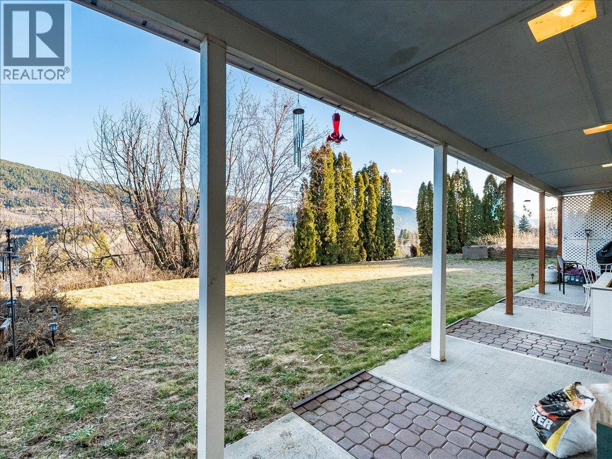 3613 9th Avenue, Castlegar, British Columbia  V1N 2Z6 - Photo 39 - 10375920
