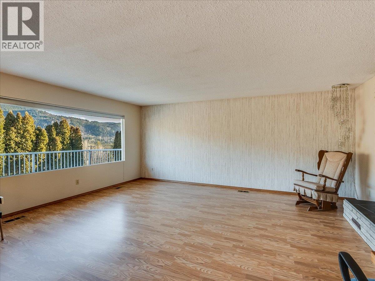 3613 9th Avenue, Castlegar, British Columbia  V1N 2Z6 - Photo 15 - 10375920