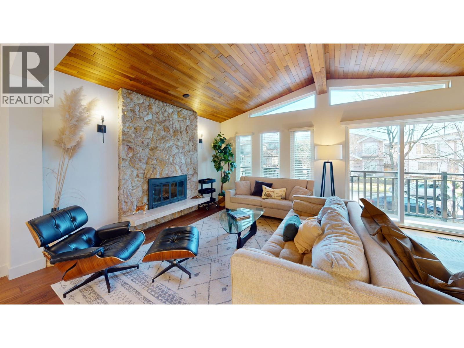 5043 St. Margarets Street, Vancouver, British Columbia  V5R 3H4 - Photo 2 - R3089822