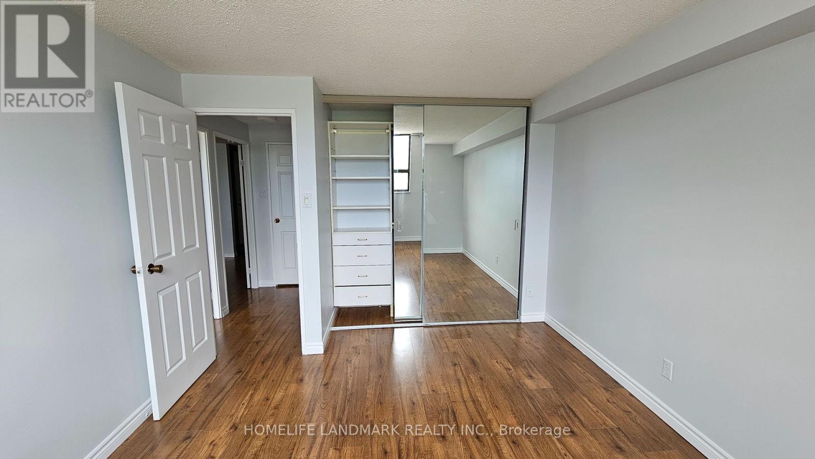 646 - 53 Mccaul Street, Toronto, Ontario  M5T 2W9 - Photo 17 - C12788826