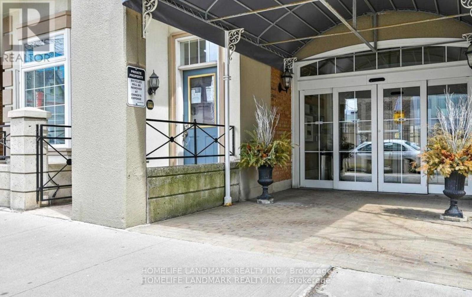 646 - 53 Mccaul Street, Toronto, Ontario  M5T 2W9 - Photo 2 - C12788826