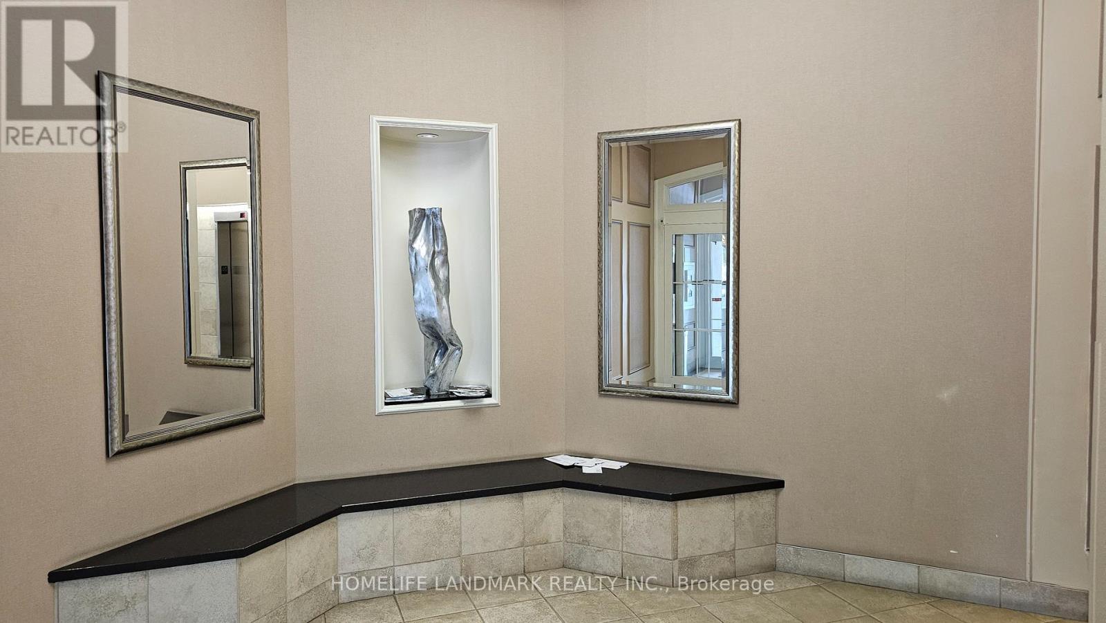 646 - 53 Mccaul Street, Toronto, Ontario  M5T 2W9 - Photo 5 - C12788826