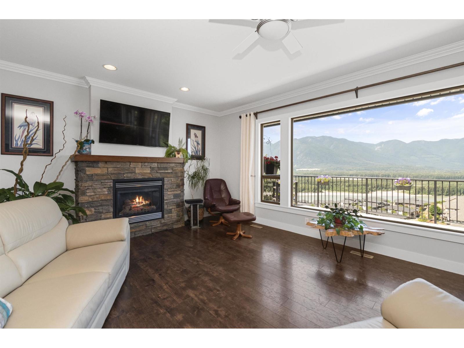 43726 Alameda Drive, Chilliwack Mountain, Chilliwack, British Columbia  V2R 0J9 - Photo 3 - R3088379