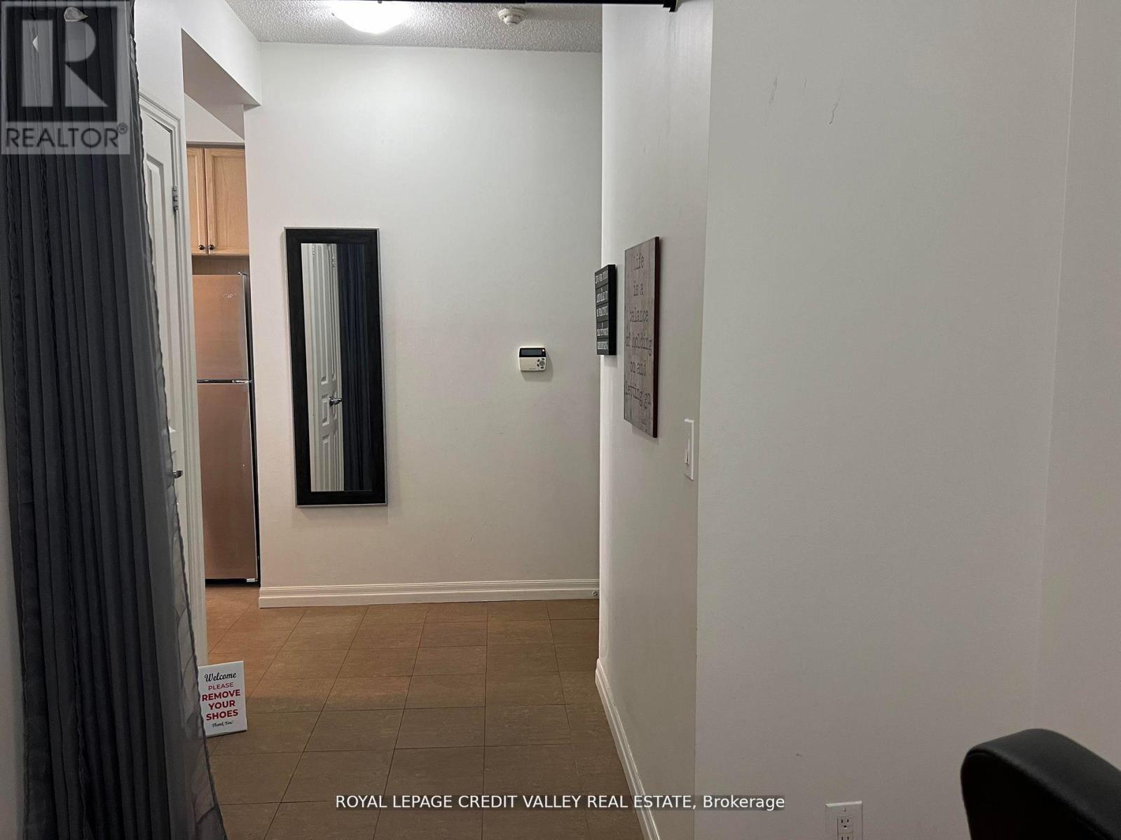 2303 - 225 Webb Drive, Mississauga, Ontario  L5B 4P2 - Photo 4 - W12788808