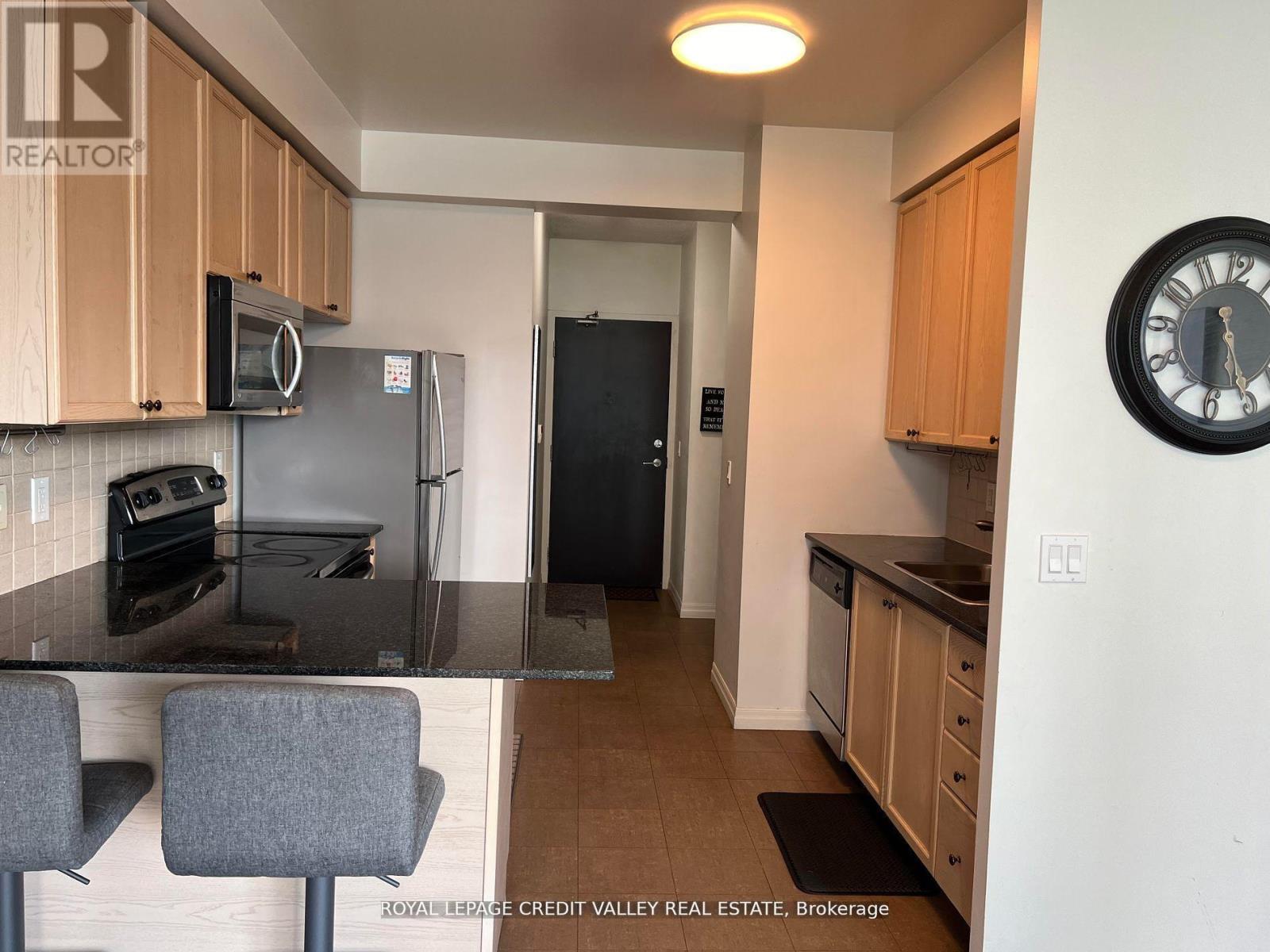 2303 - 225 Webb Drive, Mississauga, Ontario  L5B 4P2 - Photo 6 - W12788808