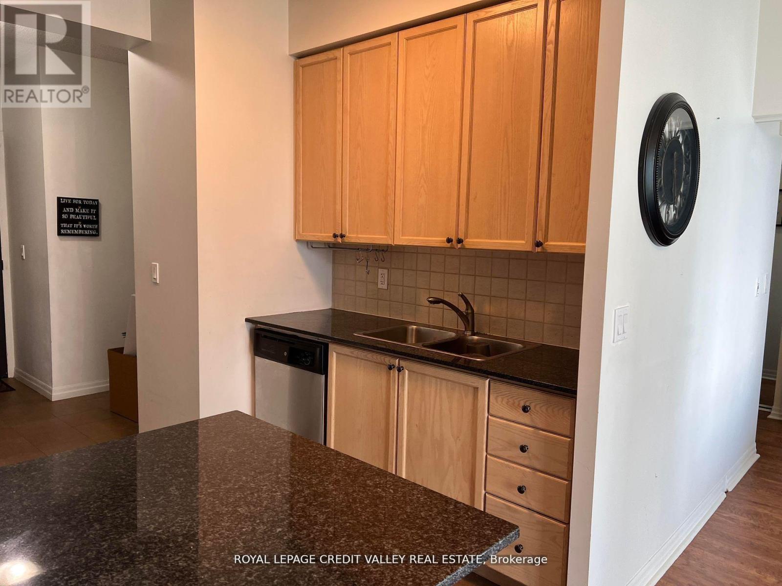 2303 - 225 Webb Drive, Mississauga, Ontario  L5B 4P2 - Photo 7 - W12788808