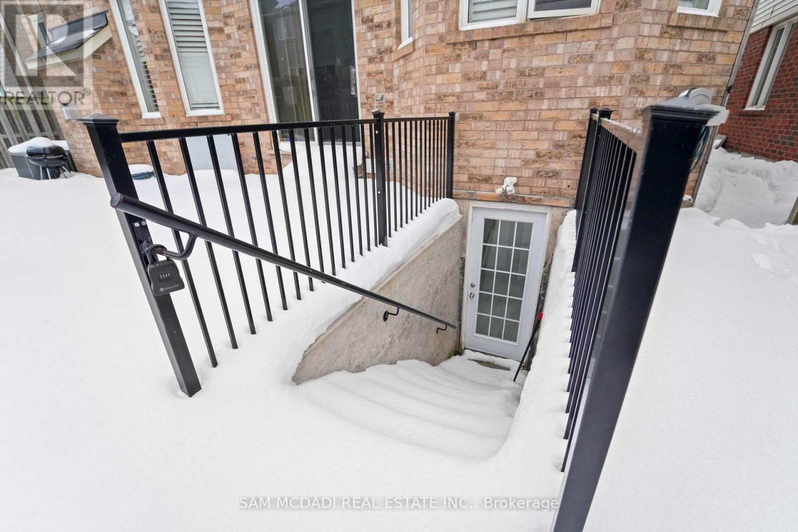 Lower - 424 Tonelli Lane, Milton, Ontario  L9T 0N4 - Photo 3 - W12788812