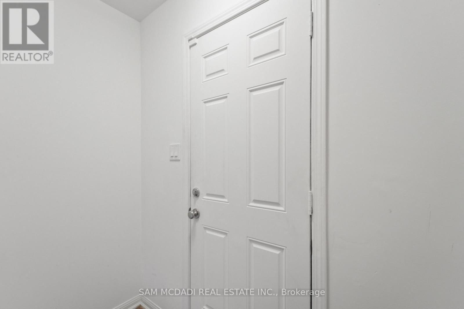 Lower - 424 Tonelli Lane, Milton, Ontario  L9T 0N4 - Photo 5 - W12788812