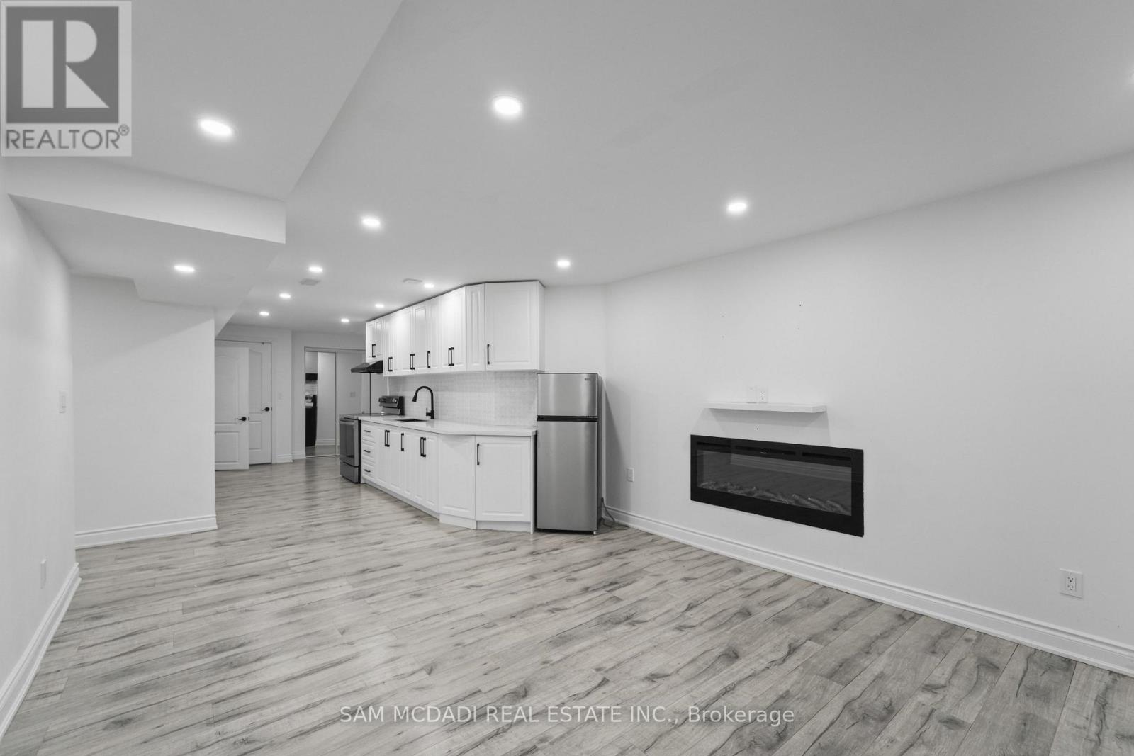 Lower - 424 Tonelli Lane, Milton, Ontario  L9T 0N4 - Photo 7 - W12788812