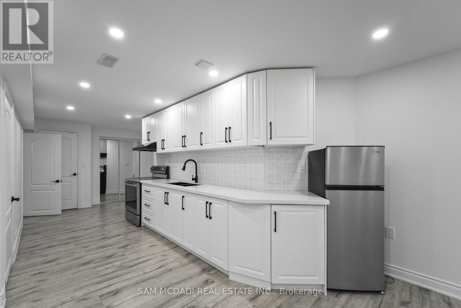 Lower - 424 Tonelli Lane, Milton, Ontario  L9T 0N4 - Photo 8 - W12788812