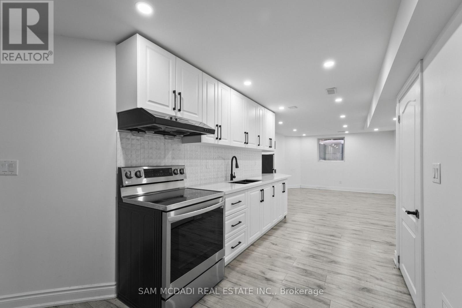 Lower - 424 Tonelli Lane, Milton, Ontario  L9T 0N4 - Photo 9 - W12788812