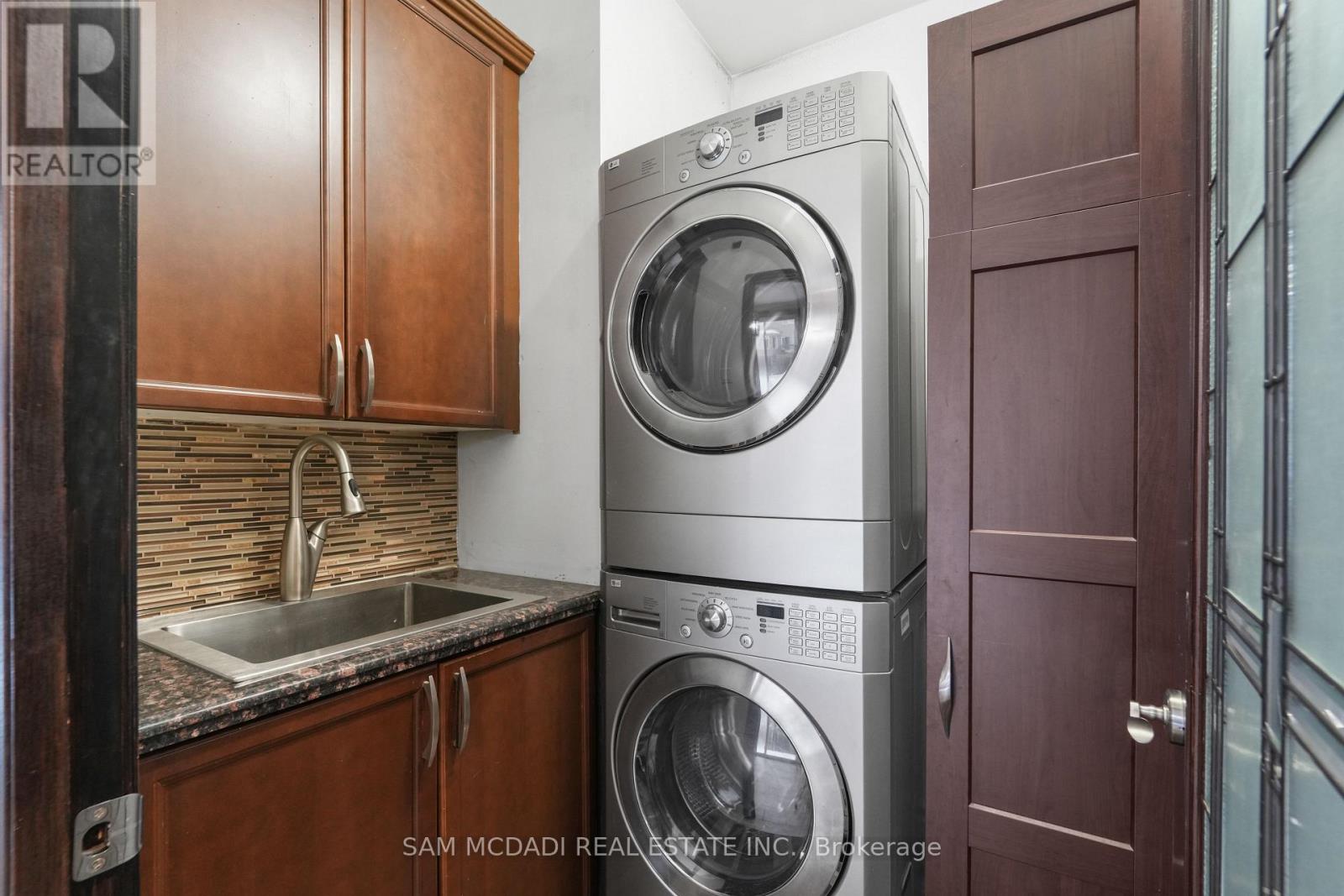 Upper - 424 Tonelli Lane, Milton, Ontario  L9T 0N4 - Photo 18 - W12788814