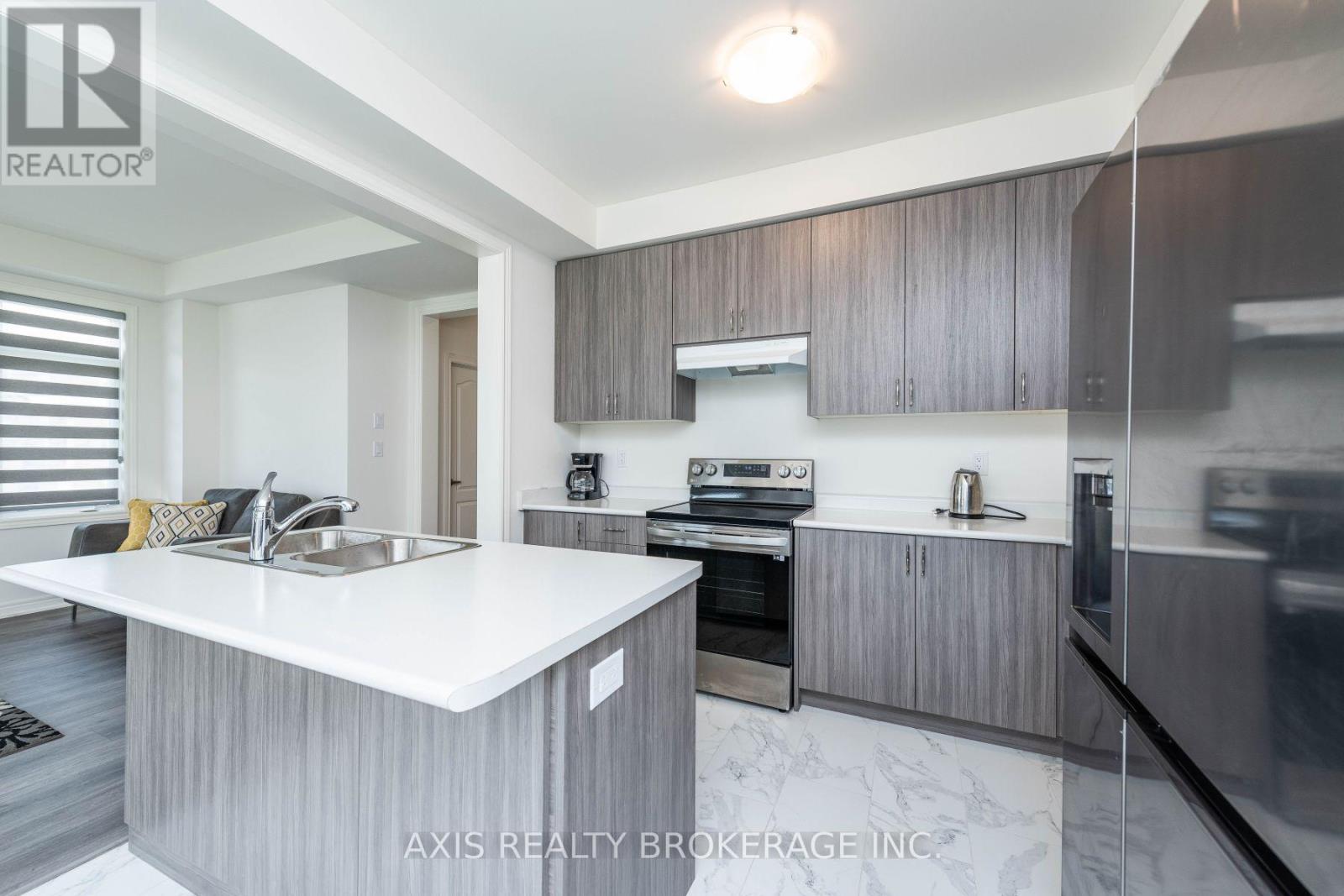 43 Silver Meadow Gardens, Hamilton, Ontario  L8B 1Z4 - Photo 11 - X12788820