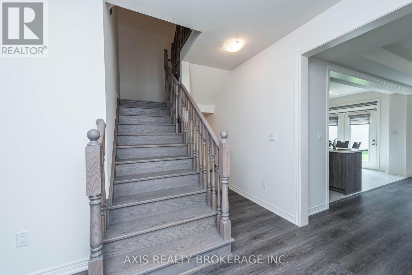 43 Silver Meadow Gardens, Hamilton, Ontario  L8B 1Z4 - Photo 6 - X12788820