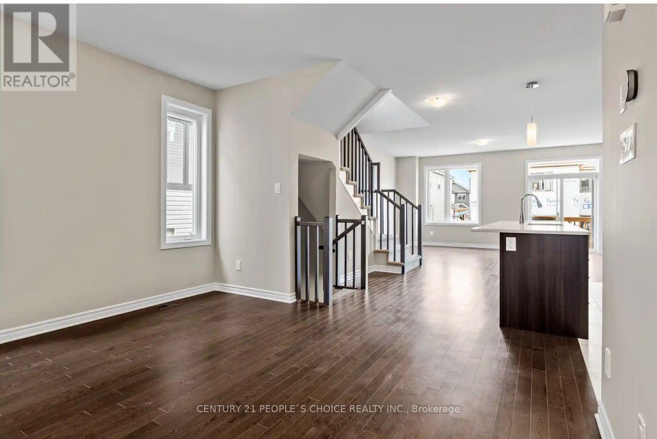 32 Atop Lane, Ottawa, Ontario  K1X 0H2 - Photo 2 - X12788828