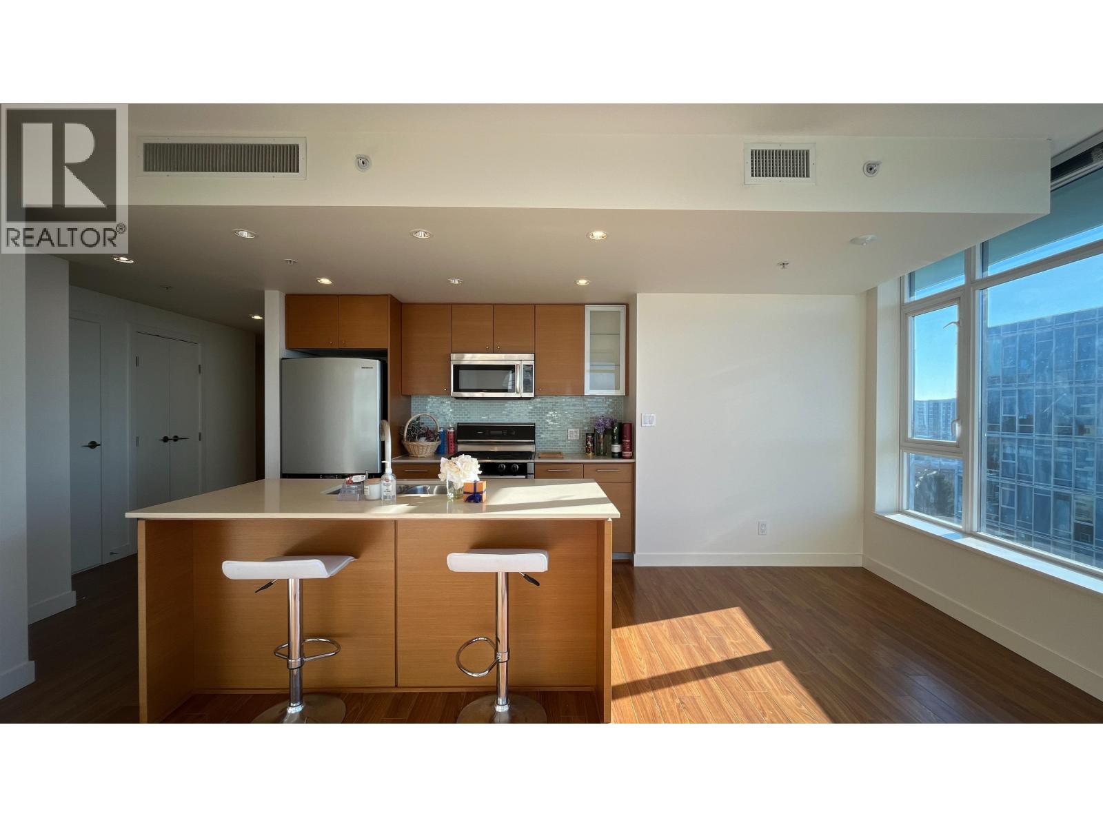 Listing Picture 5 of 11 : 1708 5900 ALDERBRIDGE WAY, Richmond / 烈治文 - 魯藝地產 Yvonne Lu Group - MLS Medallion Club Member