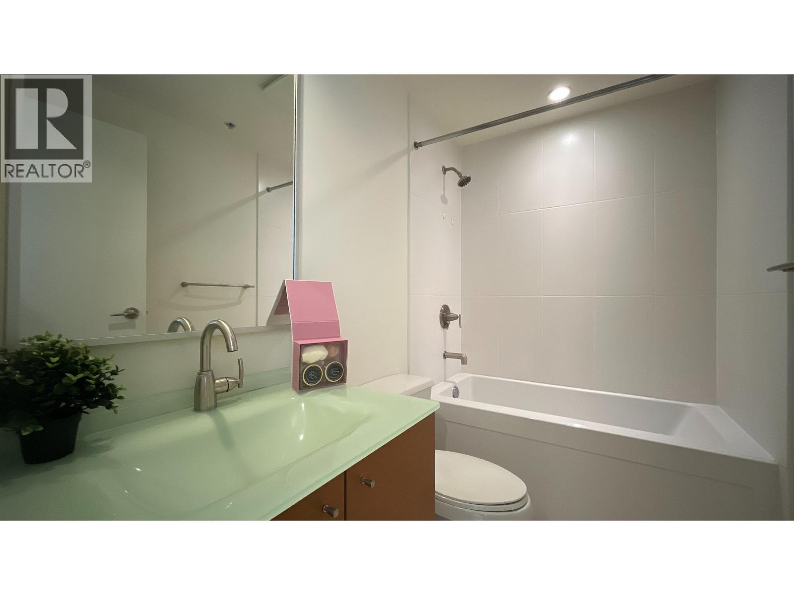 Listing Picture 10 of 11 : 1708 5900 ALDERBRIDGE WAY, Richmond / 烈治文 - 魯藝地產 Yvonne Lu Group - MLS Medallion Club Member