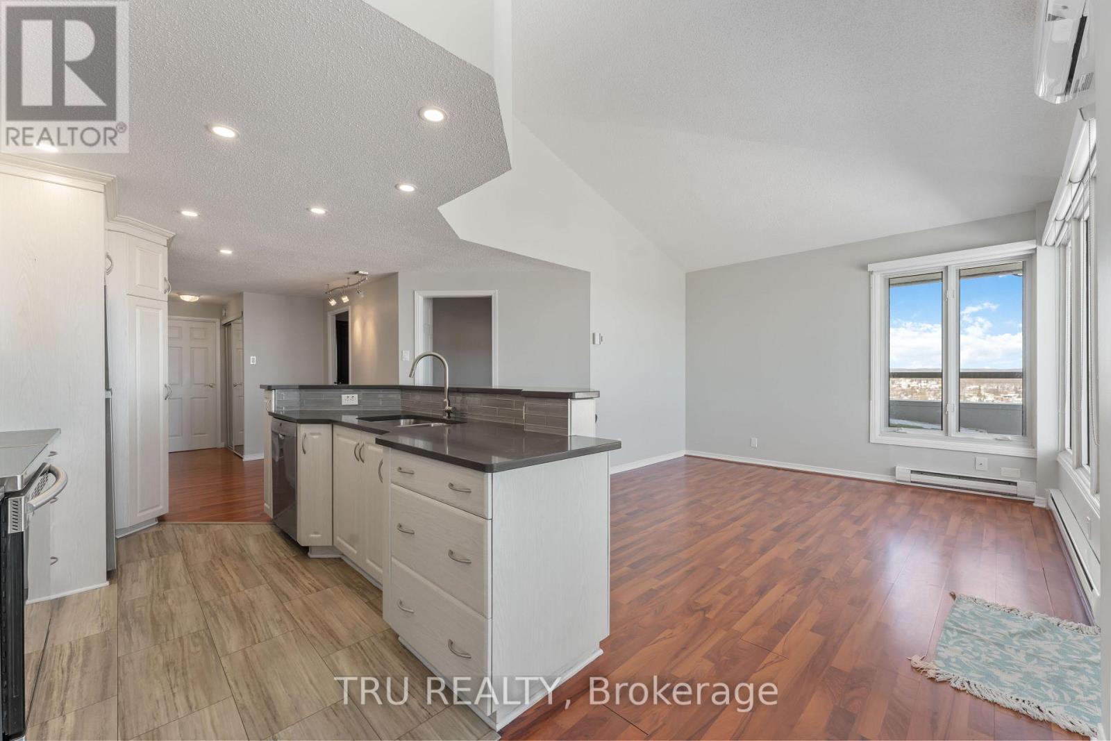 Ph4 - 158a Mcarthur Avenue, Ottawa, Ontario  K1L 7E7 - Photo 11 - X12788862