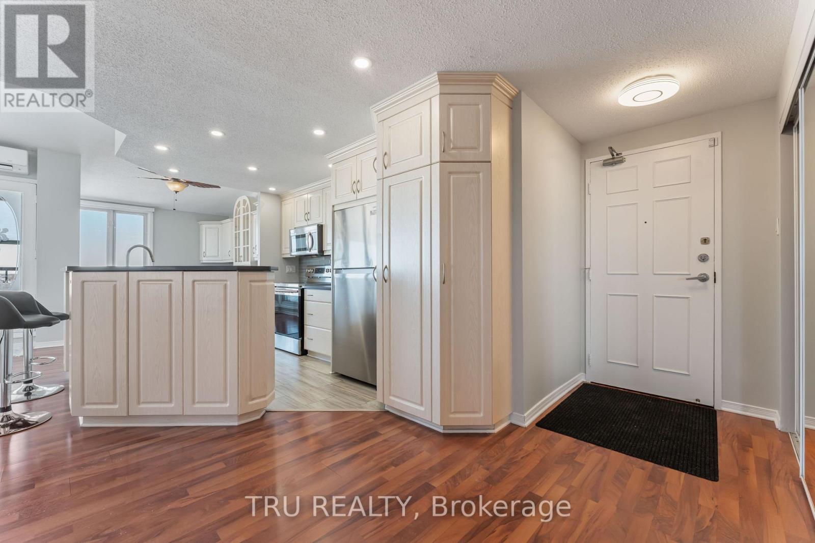 Ph4 - 158a Mcarthur Avenue, Ottawa, Ontario  K1L 7E7 - Photo 5 - X12788862