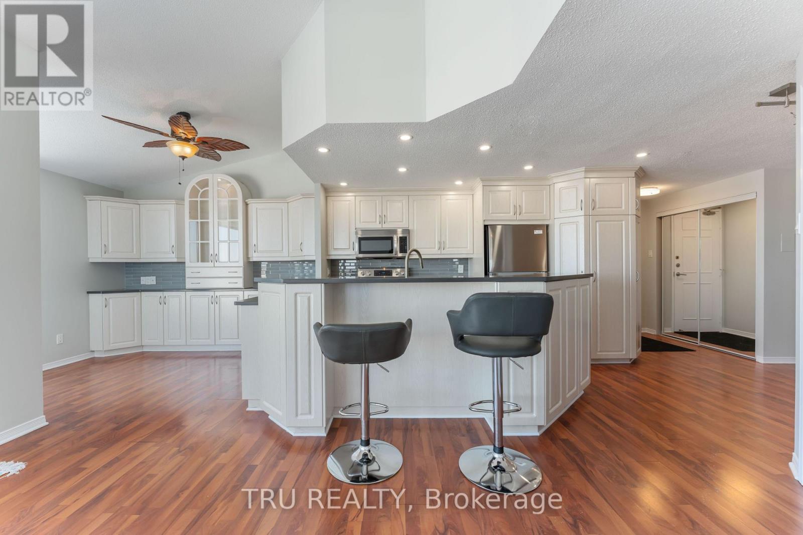 Ph4 - 158a Mcarthur Avenue, Ottawa, Ontario  K1L 7E7 - Photo 6 - X12788862