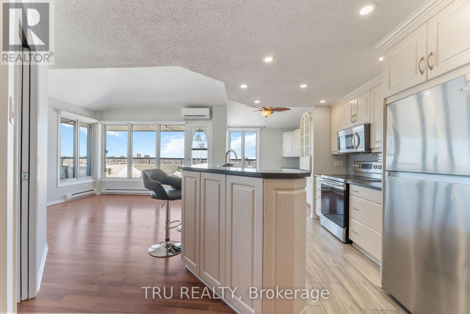 Ph4 - 158a Mcarthur Avenue, Ottawa, Ontario  K1L 7E7 - Photo 7 - X12788862