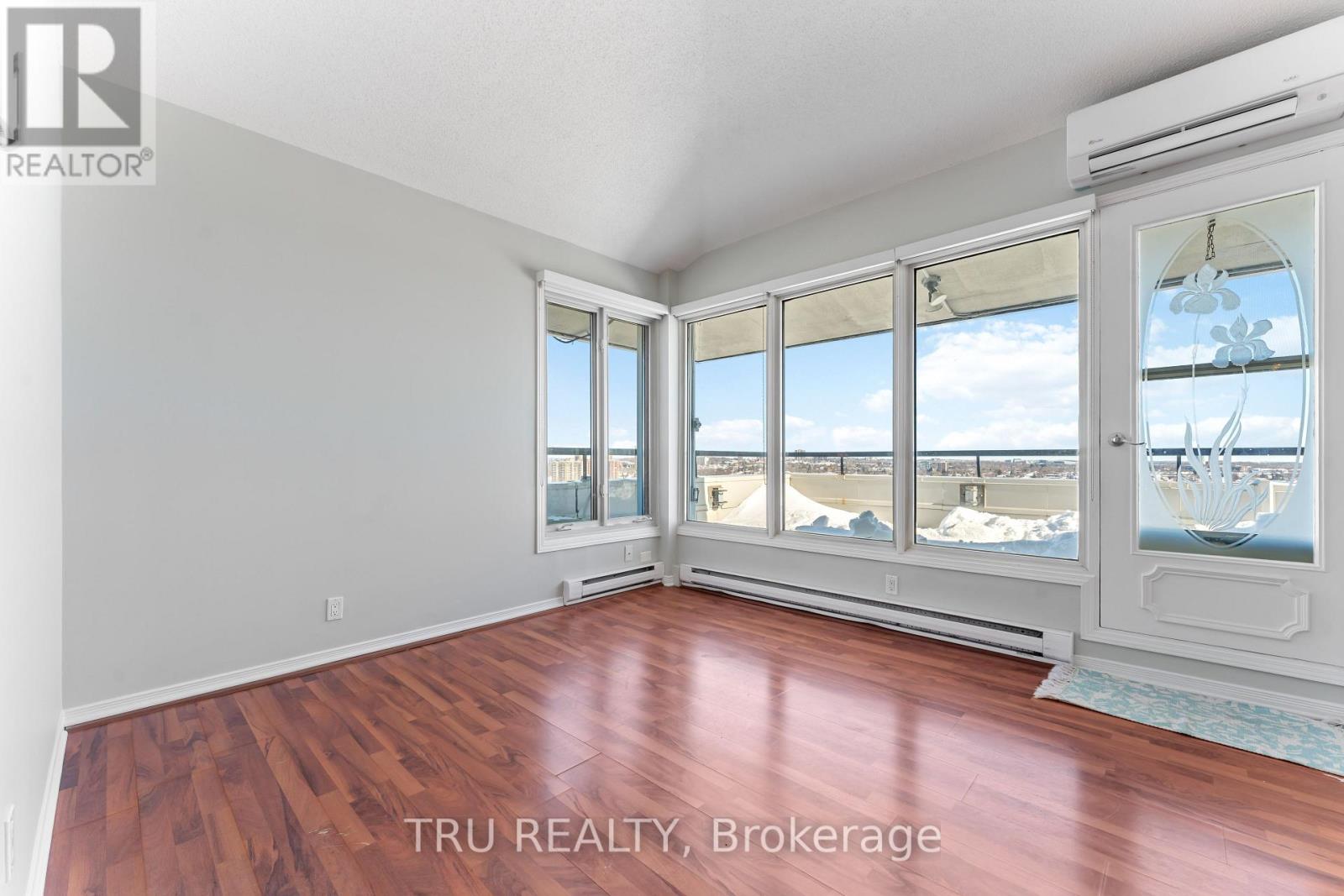 Ph4 - 158a Mcarthur Avenue, Ottawa, Ontario  K1L 7E7 - Photo 9 - X12788862