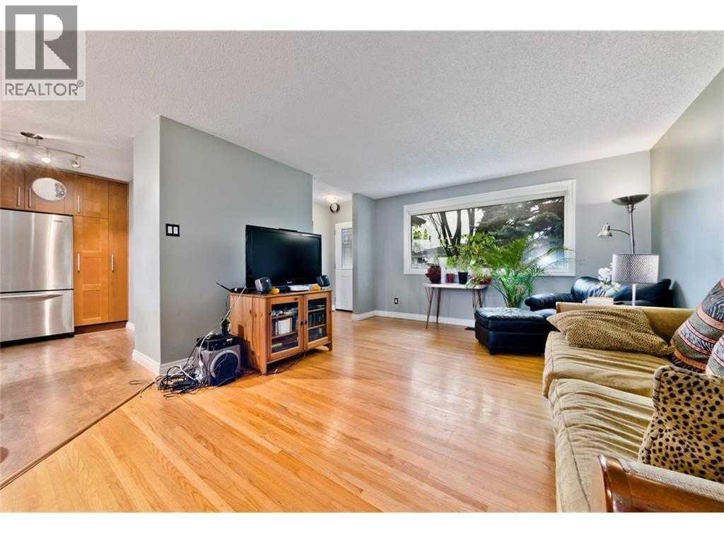 81 Westminster Drive Sw, Calgary, Alberta  T3C 2T2 - Photo 6 - A2286445