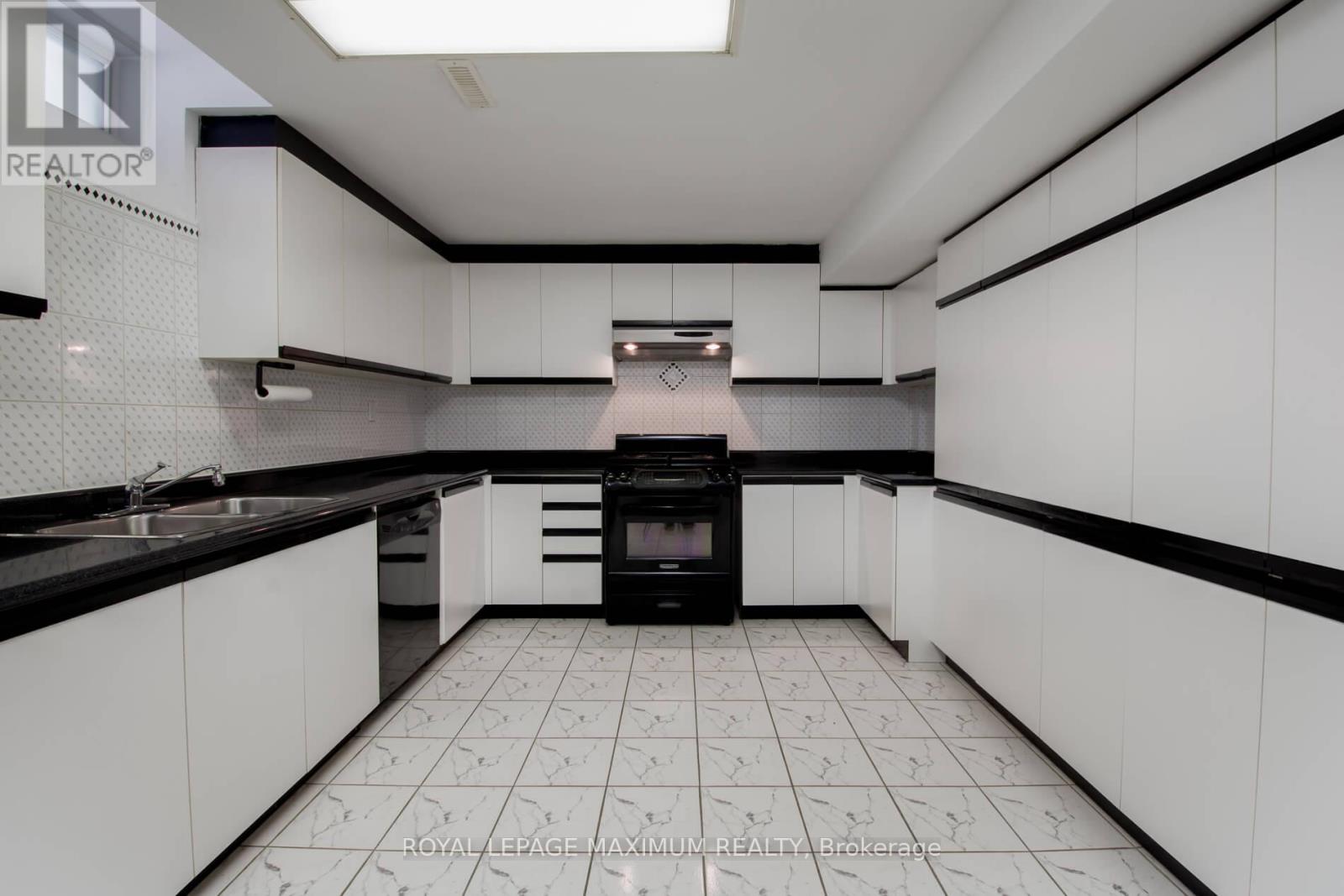 61 Gas Light Crescent, Vaughan, Ontario  L4L 8E8 - Photo 38 - N12788886