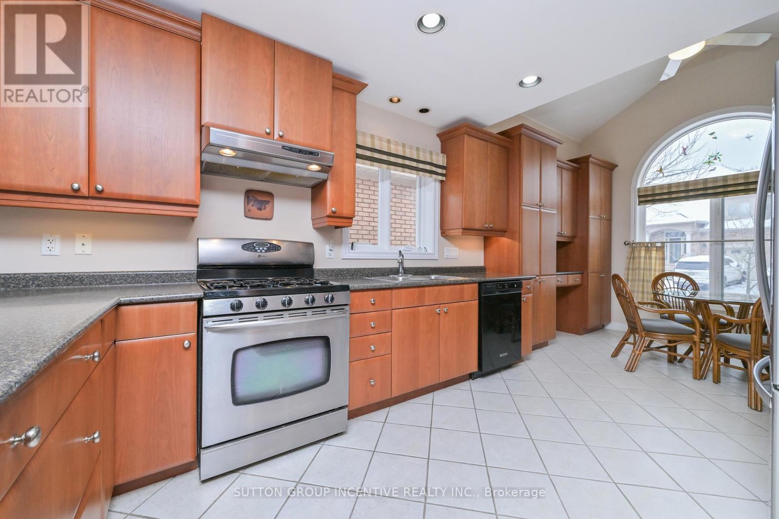 71 Bella Vista Trail, New Tecumseth, Ontario  L9R 2E2 - Photo 8 - N12788890