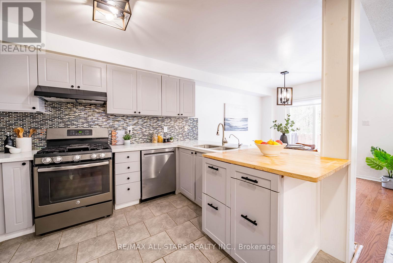 84 Willoway, Whitchurch-Stouffville, Ontario  L4A 1K6 - Photo 16 - N12788902