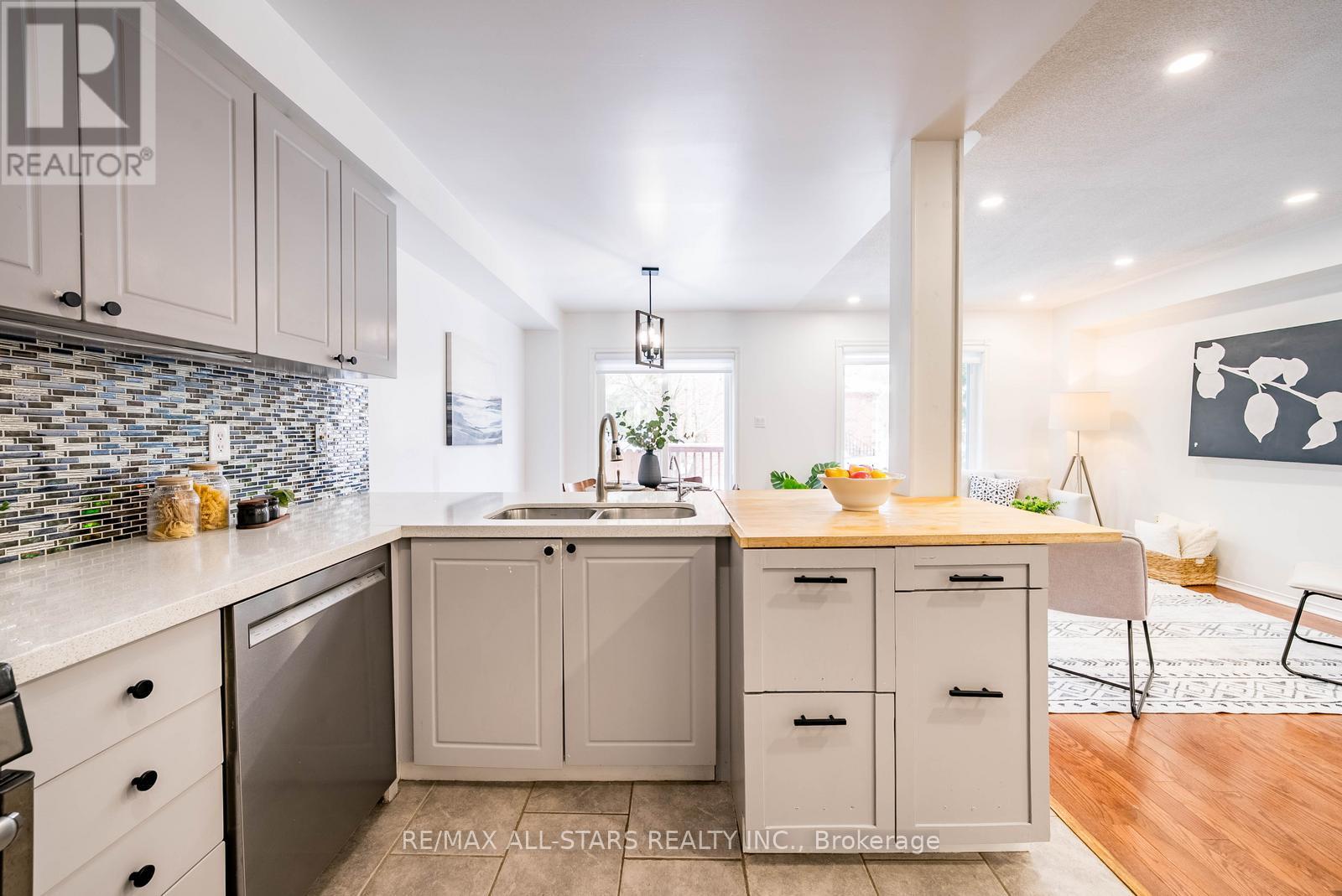 84 Willoway, Whitchurch-Stouffville, Ontario  L4A 1K6 - Photo 17 - N12788902