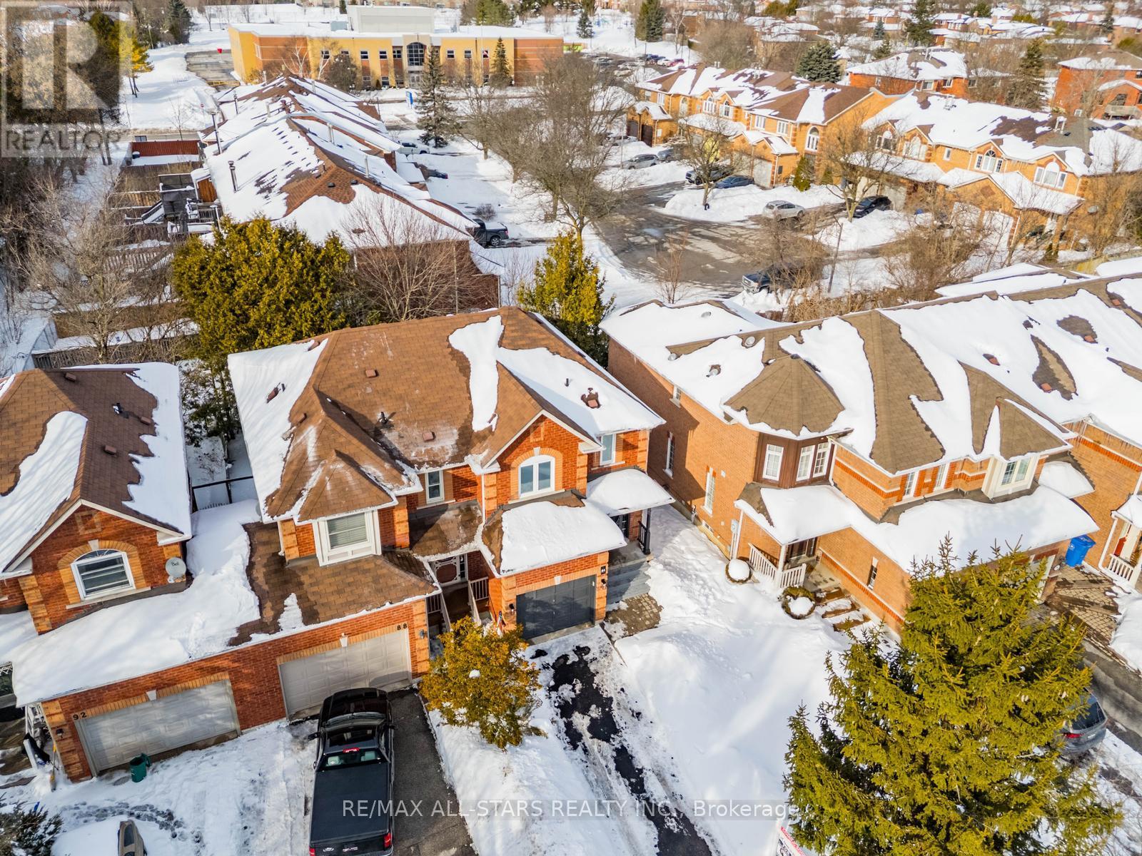 84 Willoway, Whitchurch-Stouffville, Ontario  L4A 1K6 - Photo 4 - N12788902