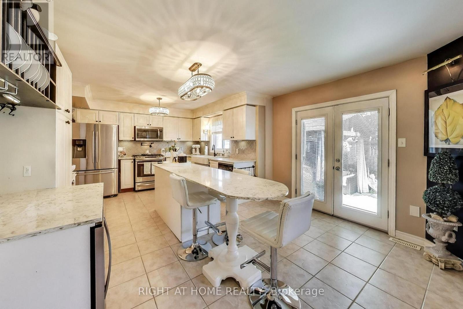 55 Knupp Road, Barrie, Ontario  L4N 0R7 - Photo 4 - S12788892