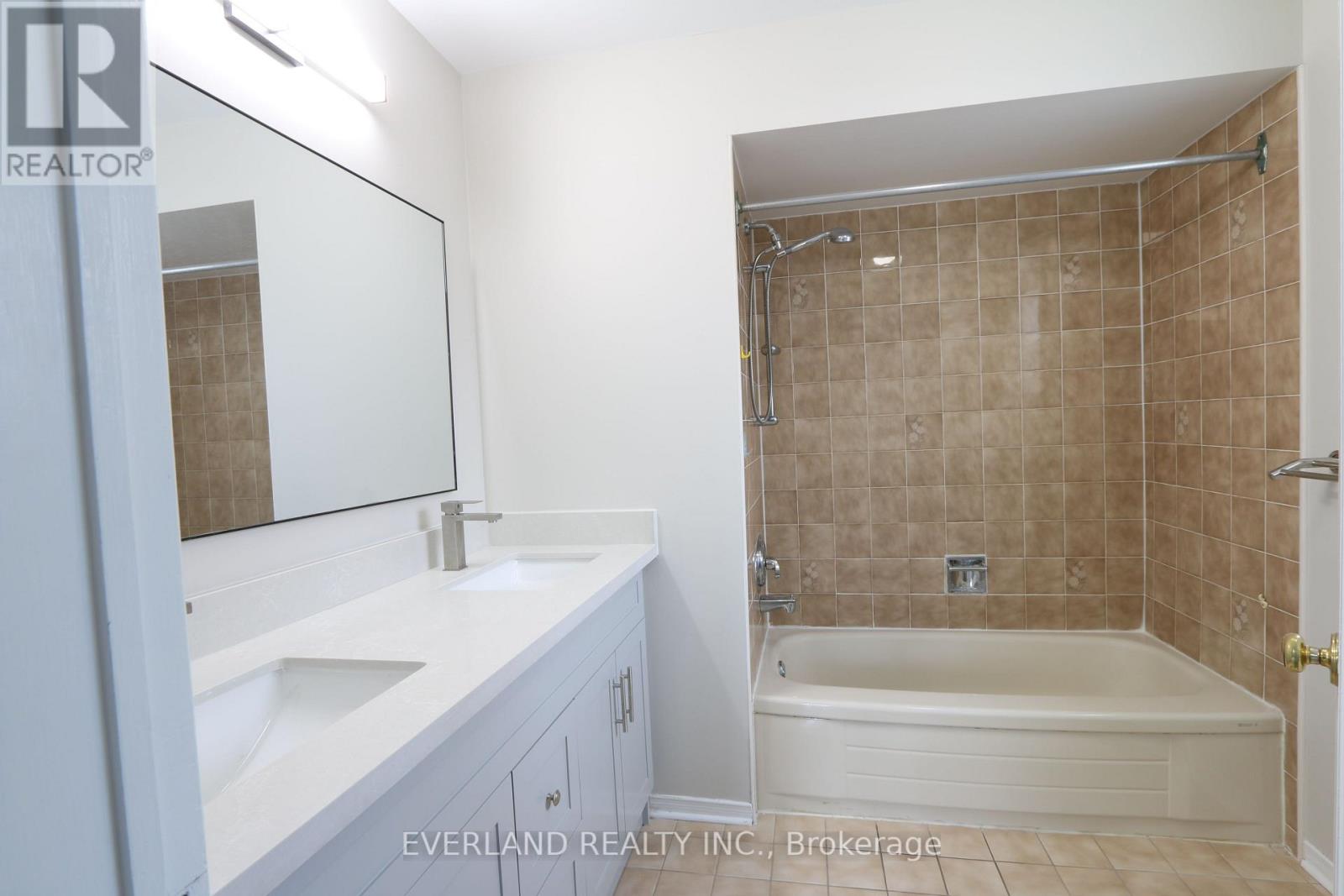 Upper - 212 Austin Drive, Markham, Ontario  L3R 6M6 - Photo 9 - N12781820