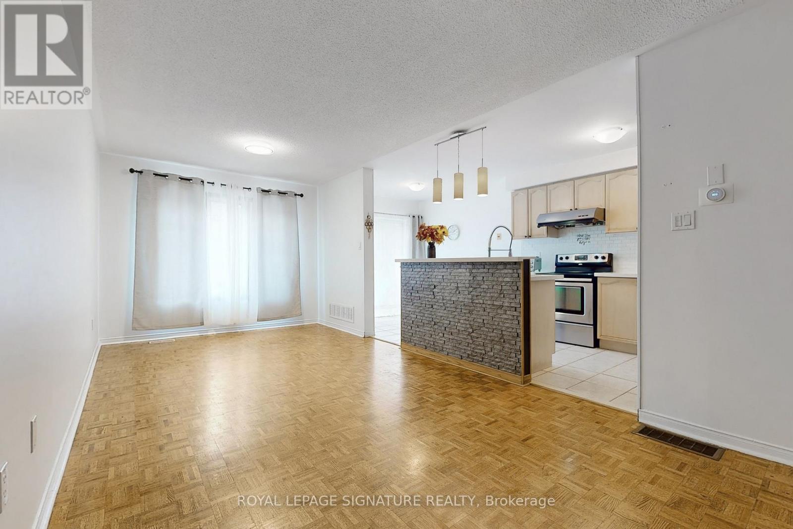 5352 Byford Place, Mississauga, Ontario  L4Z 3W9 - Photo 3 - W12788914