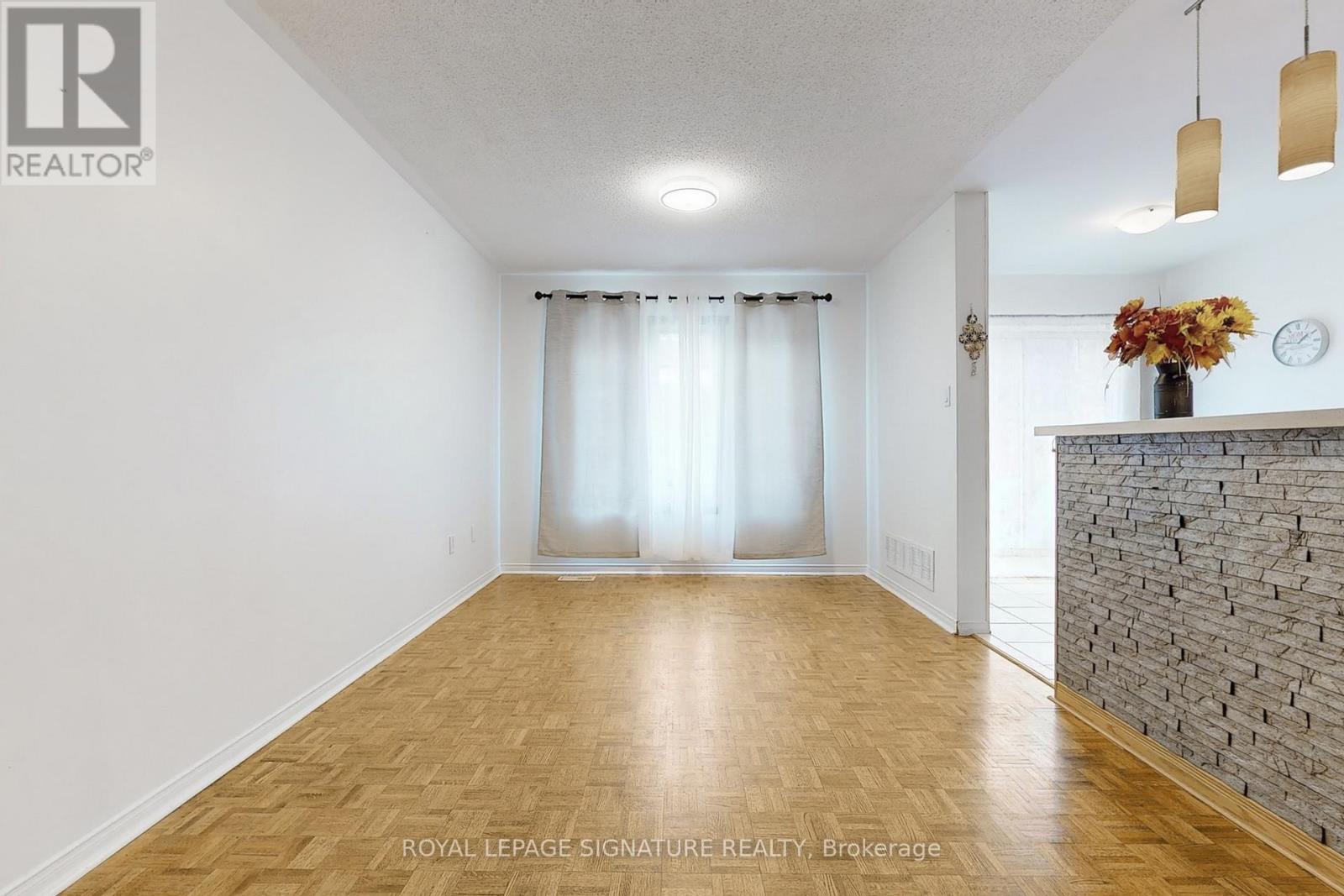 5352 Byford Place, Mississauga, Ontario  L4Z 3W9 - Photo 4 - W12788914