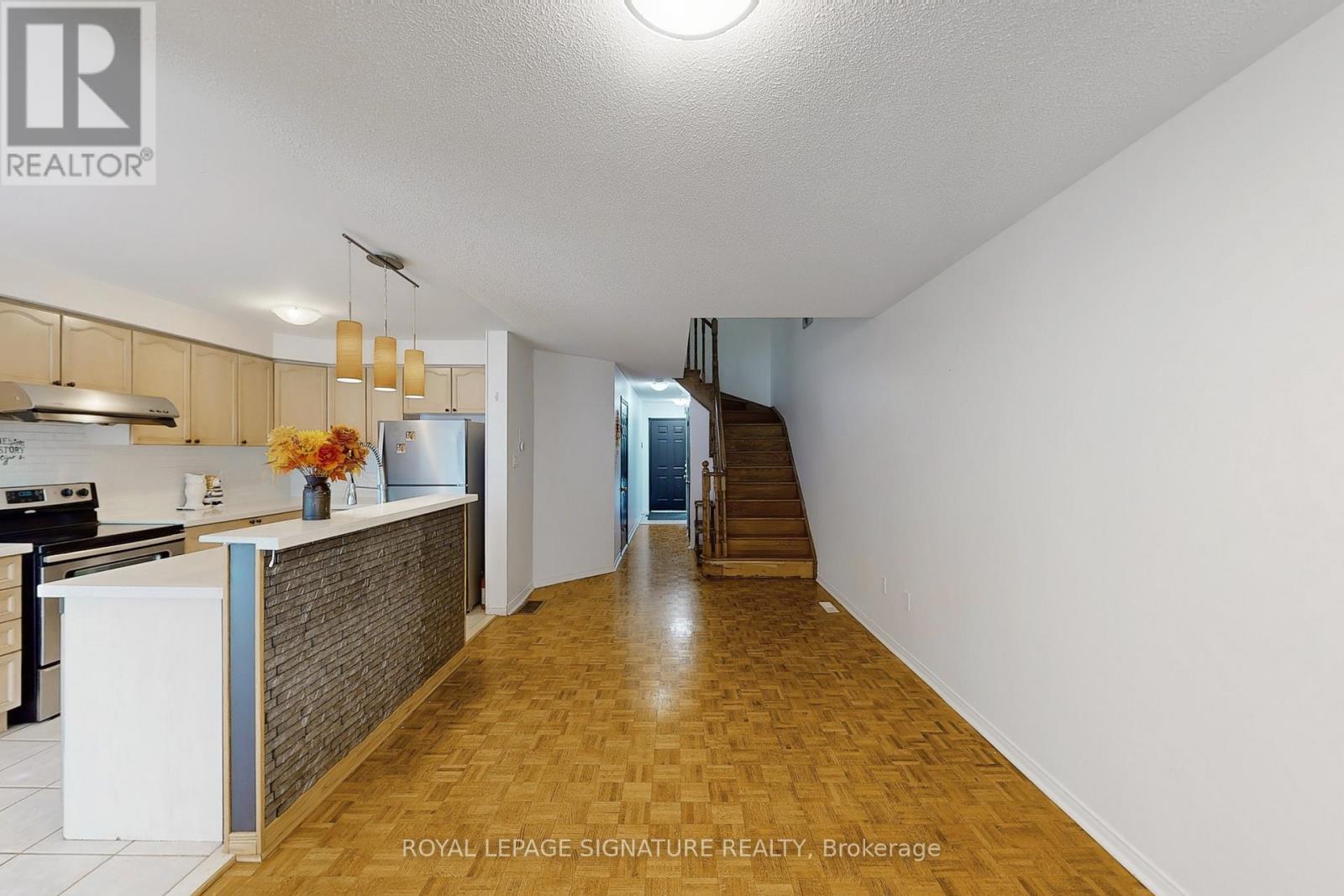 5352 Byford Place, Mississauga, Ontario  L4Z 3W9 - Photo 5 - W12788914