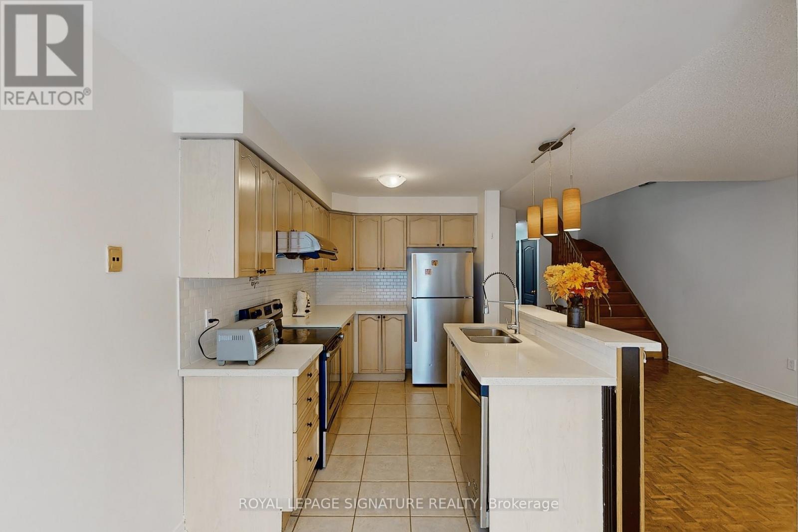 5352 Byford Place, Mississauga, Ontario  L4Z 3W9 - Photo 7 - W12788914