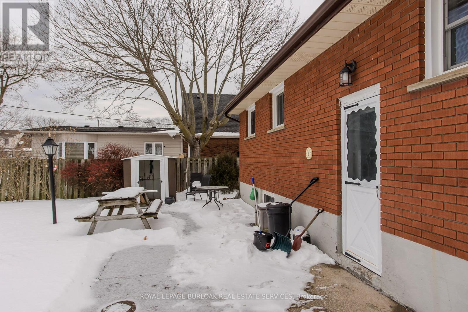 4 Cherry Avenue, Grimsby, Ontario  L3M 2G9 - Photo 12 - X12788866