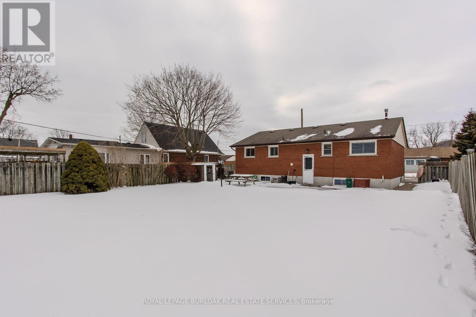 4 Cherry Avenue, Grimsby, Ontario  L3M 2G9 - Photo 9 - X12788866