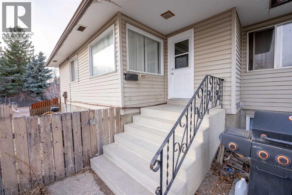 1022 & 1024 8 Street N, Lethbridge, Alberta  T1H 1Z4 - Photo 2 - A2286408
