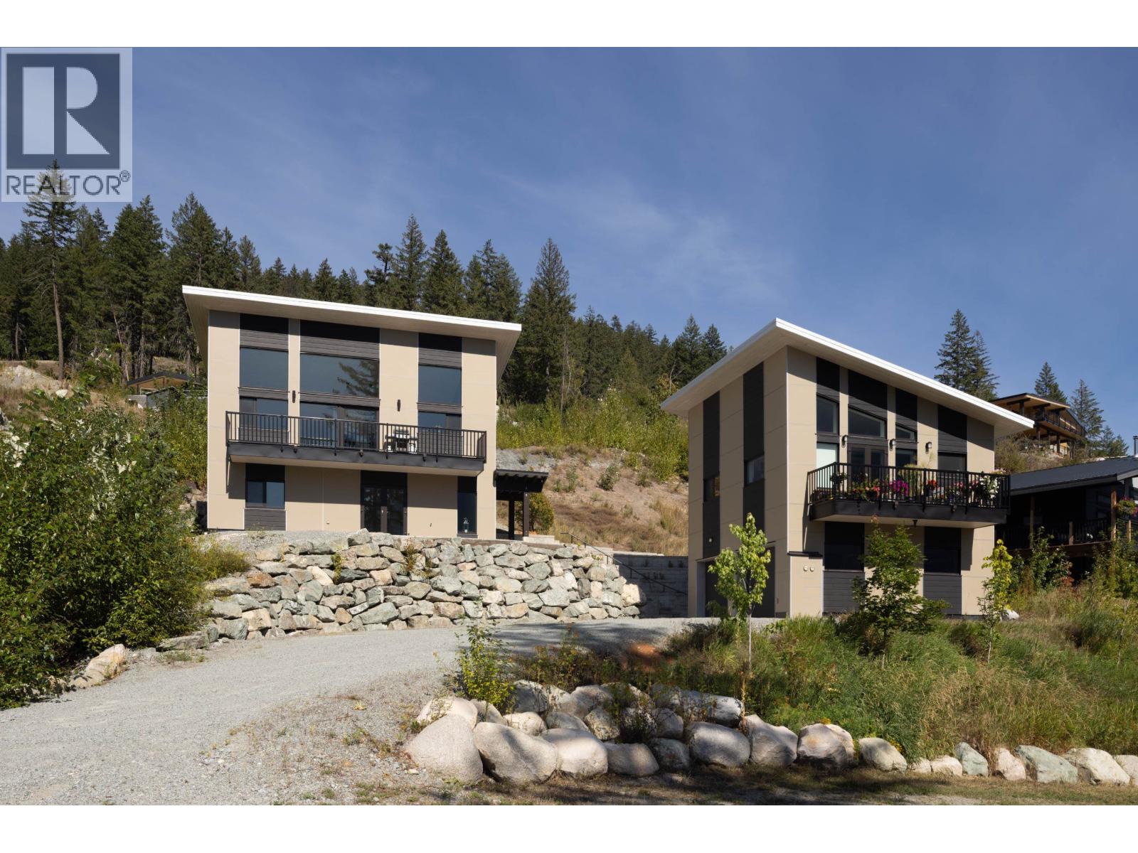 7666 Cerulean Drive, Pemberton, British Columbia  V0N 2L3 - Photo 2 - R3089982