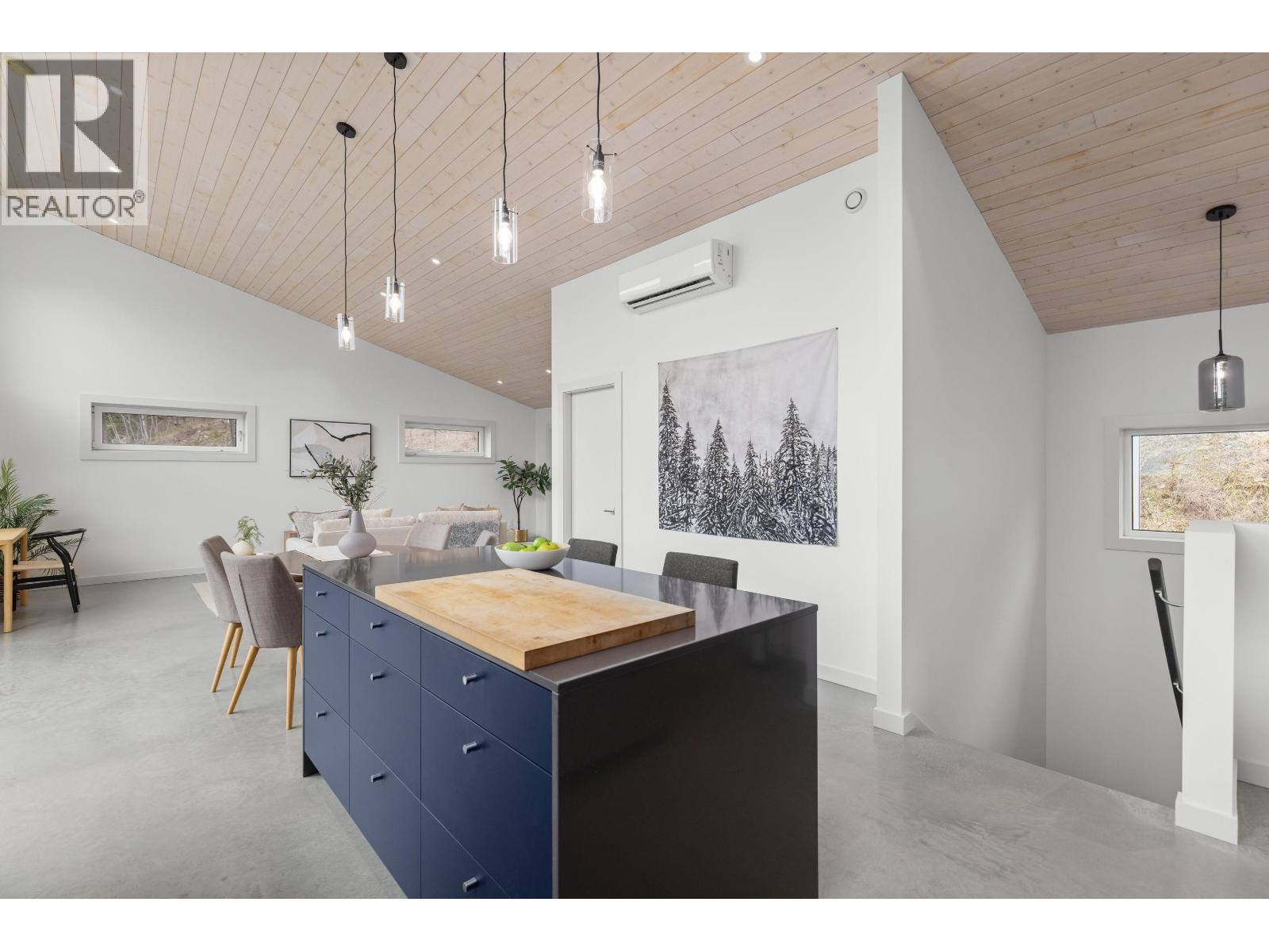 7666 Cerulean Drive, Pemberton, British Columbia  V0N 2L3 - Photo 5 - R3089982