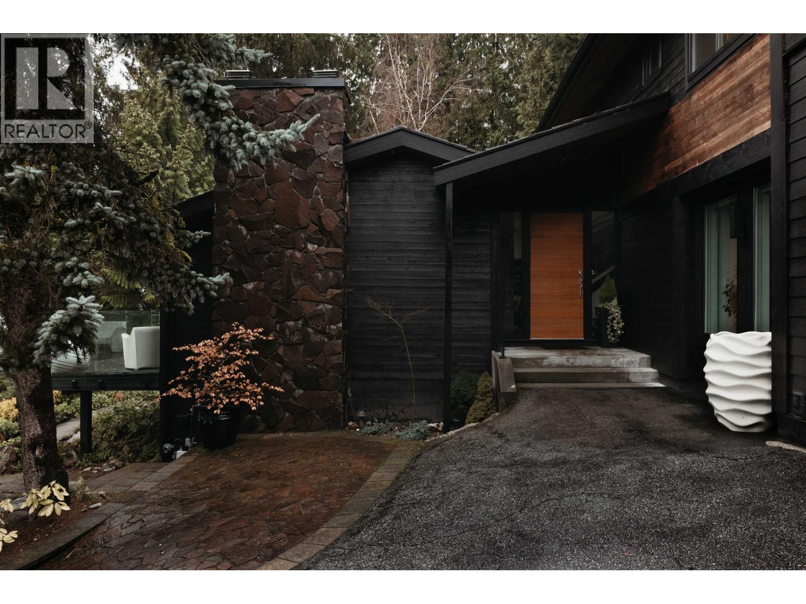 328 Monteray Avenue, North Vancouver, British Columbia  V7N 3E6 - Photo 4 - R3089985