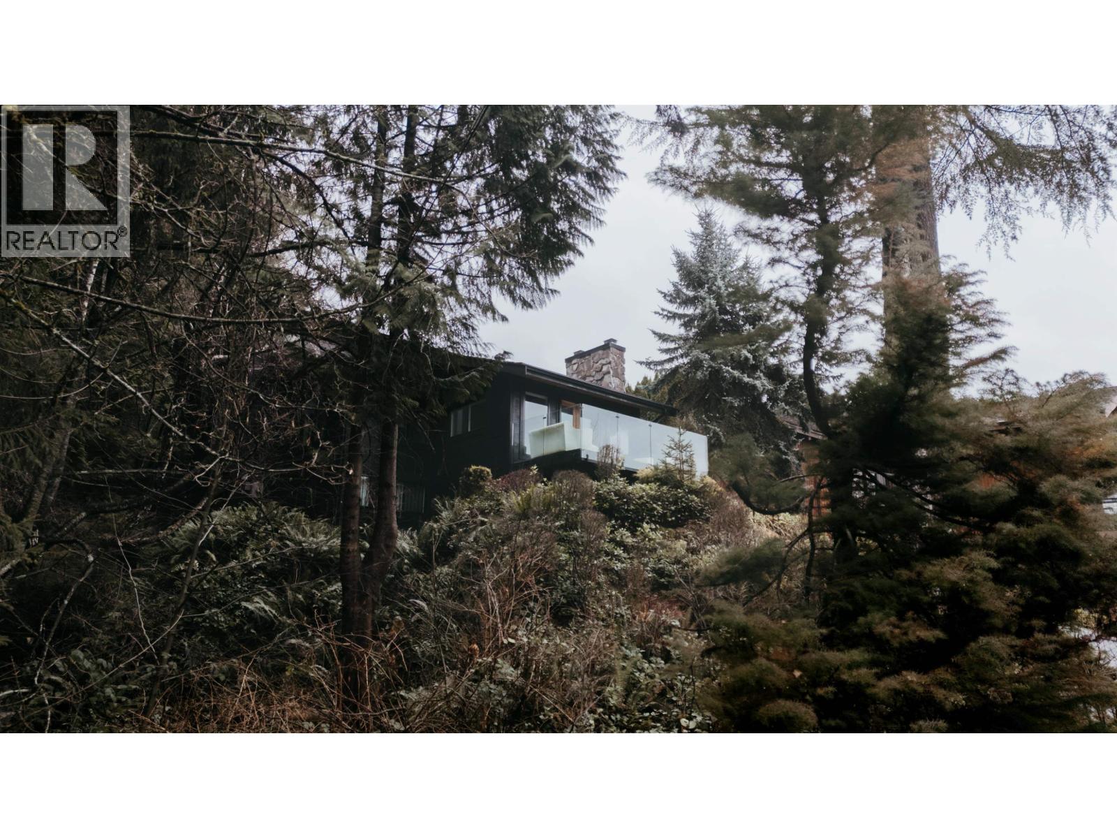 328 Monteray Avenue, North Vancouver, British Columbia  V7N 3E6 - Photo 8 - R3089985